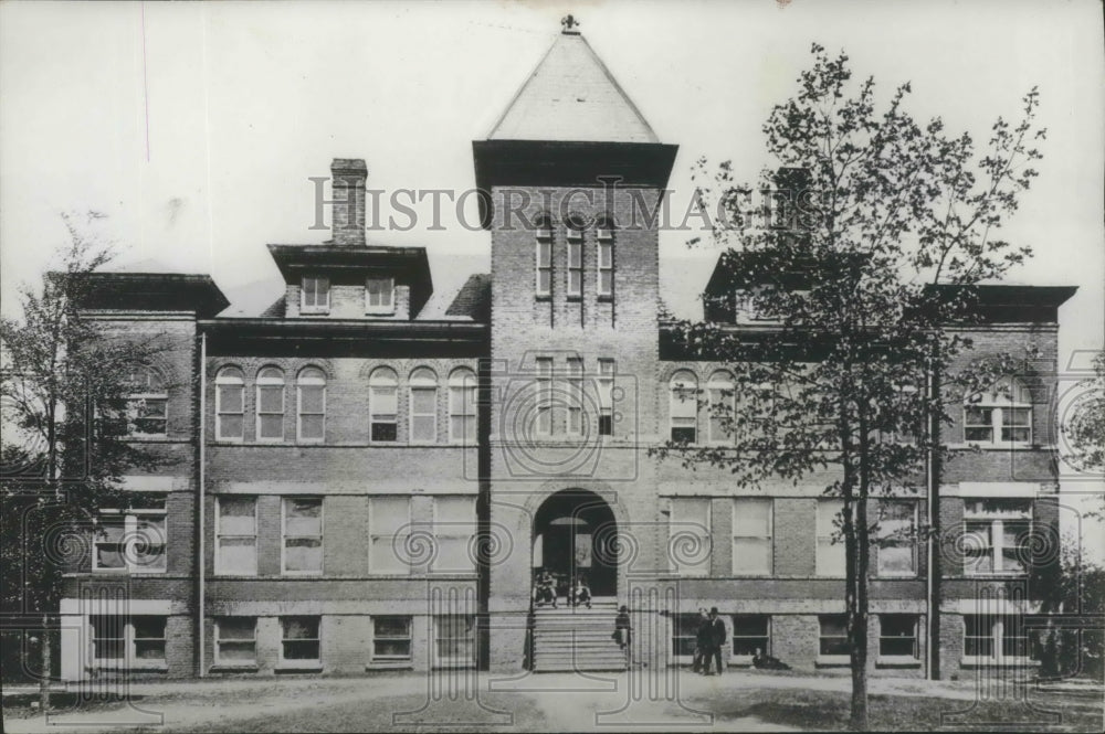 1961, Alabama-Munger Hall on old Birmingham Southern College site. - Historic Images