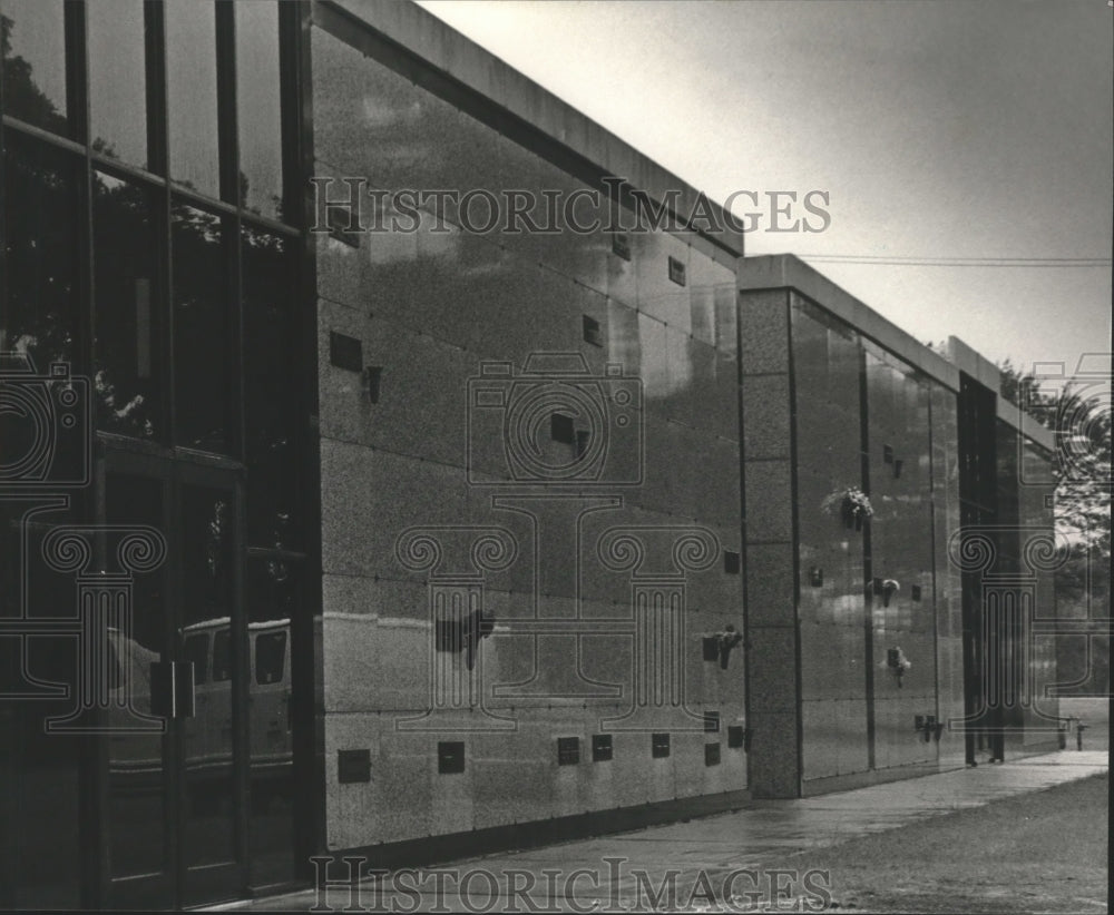 1982 Press Photo Alabama-Birmingham mausoleums, alternative to traditional plots - Historic Images