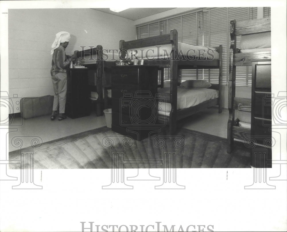 1988 Press Photo Alabama-Resident at Bread and Roses Women and Childrens Center. - Historic Images