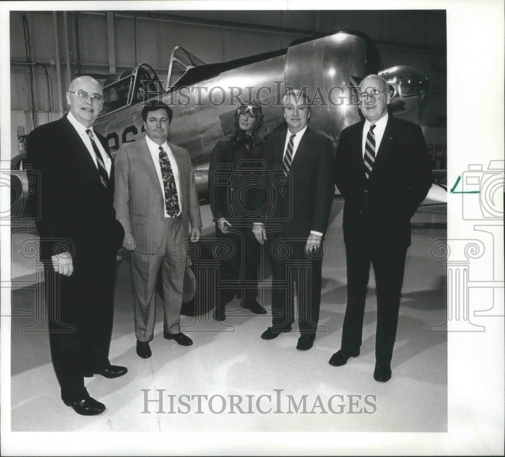 1993 Press Photo Visitors at Southern Museum of Flight, Birmingham, Alabama - Historic Images