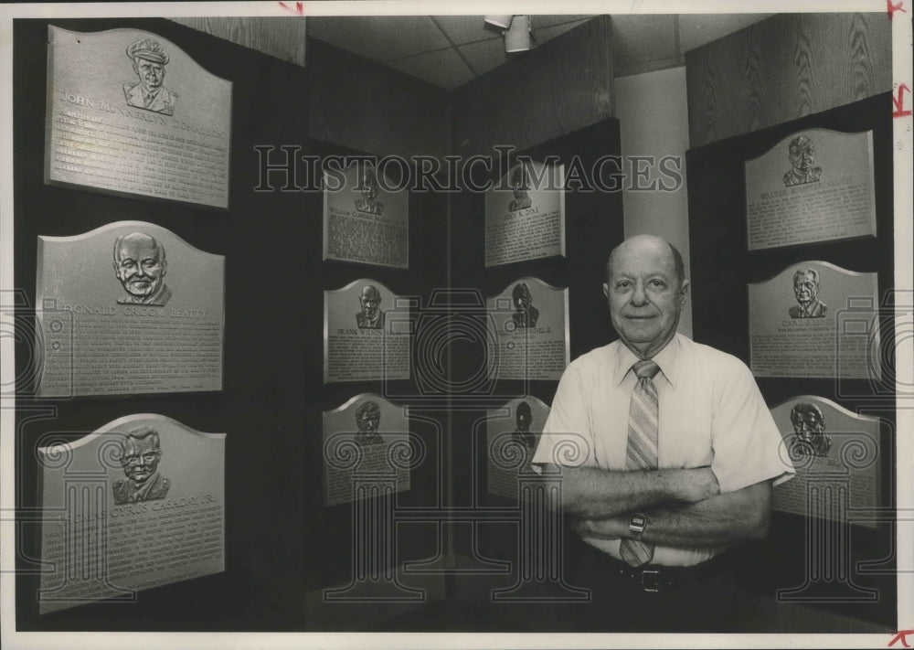 1987 Press Photo Joe Shannon, Honor Plaques, Birmingham Museum of Flight - Historic Images