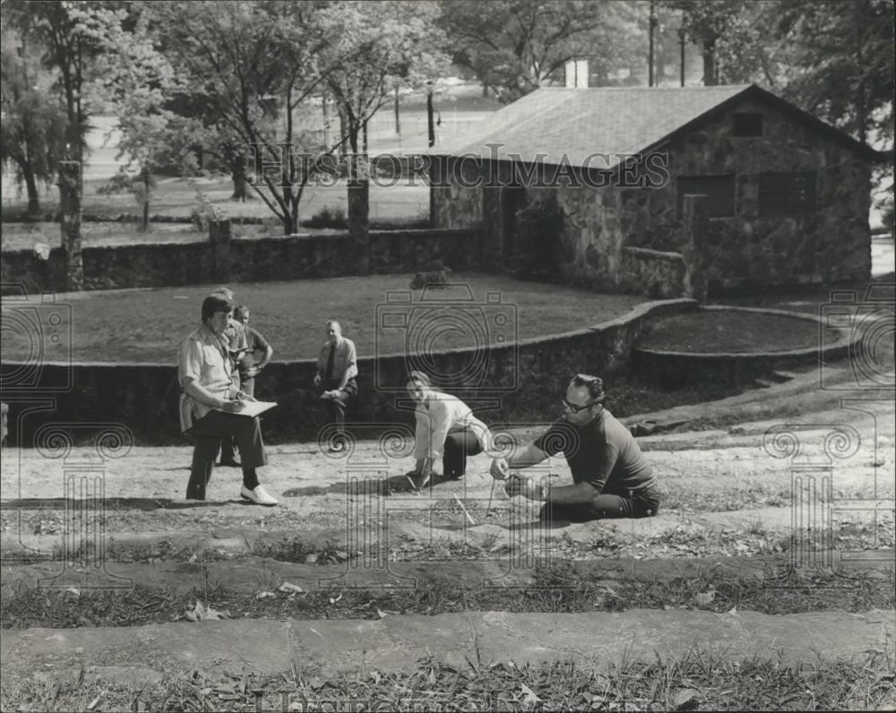 1972 Press Photo Arts Alliance Members Plan Event at Avondale Park, Birmingham - Historic Images