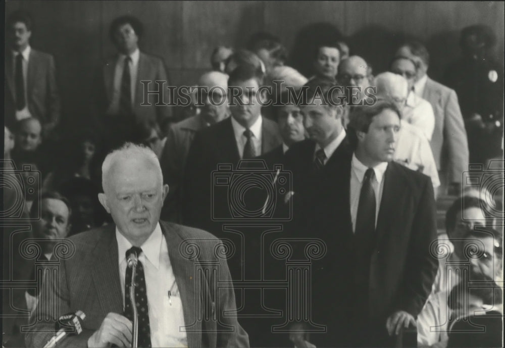 1981, Alabama-Birmingham merchants and lawyers line up to complain. - Historic Images