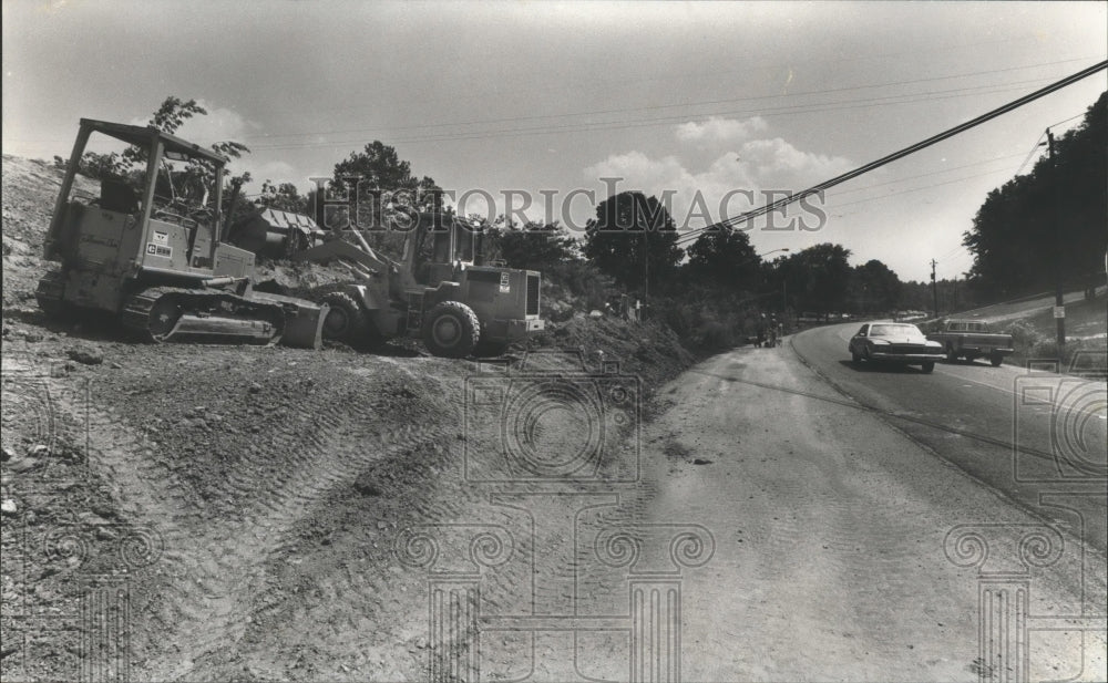 1986 Press Photo Alabama-Road crews widening Center Point Road in Birmingham. - Historic Images