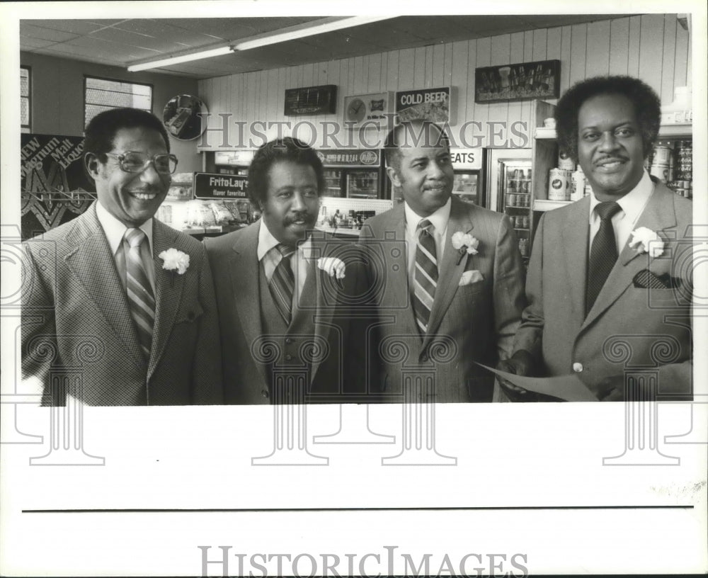 1981 Press Photo Alabama-Birmingham Officials at Fourth Ave. Quick Stop opening. - Historic Images