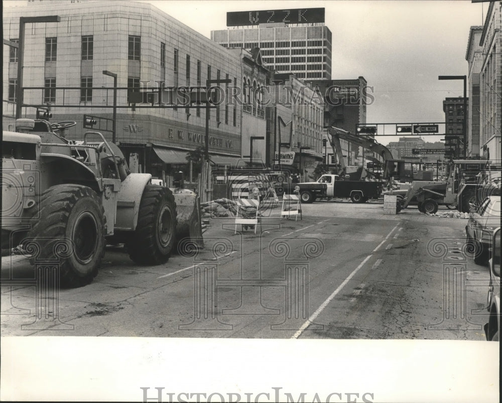 1983 Press Photo Alabama-Construction underway on 19th Street in Birmingham. - Historic Images