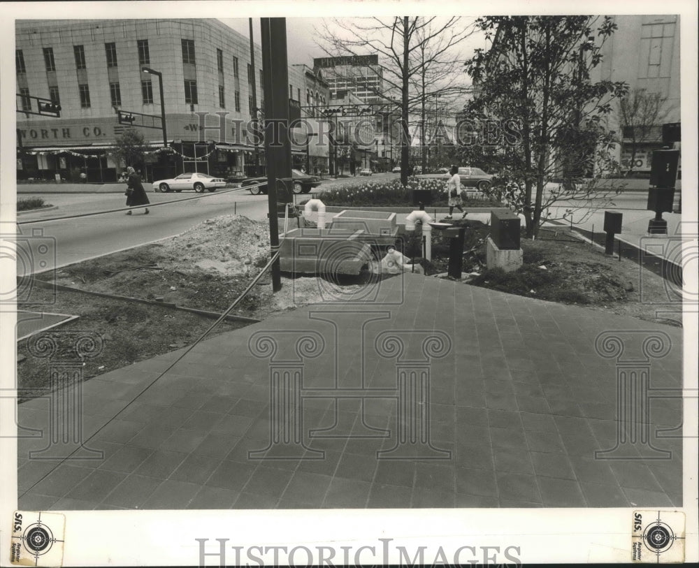1985 Press Photo Alabama-Birmingham's unfinished landscaping on 19th Street N. - Historic Images