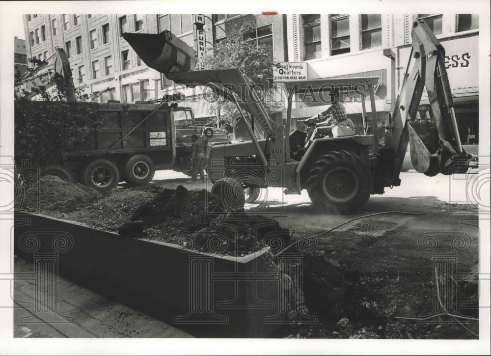 1988 Press Photo Alabama- Construction begins on Birmingham downtown streets. - Historic Images