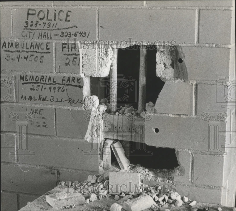 1969 Press Photo Vandalism at Hayes Pool, Birmingham, Alabama - abna06149 - Historic Images