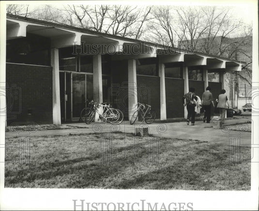 1980 Press Photo Alabama-Birmingham's Slossfield library may be closing soon. - Historic Images