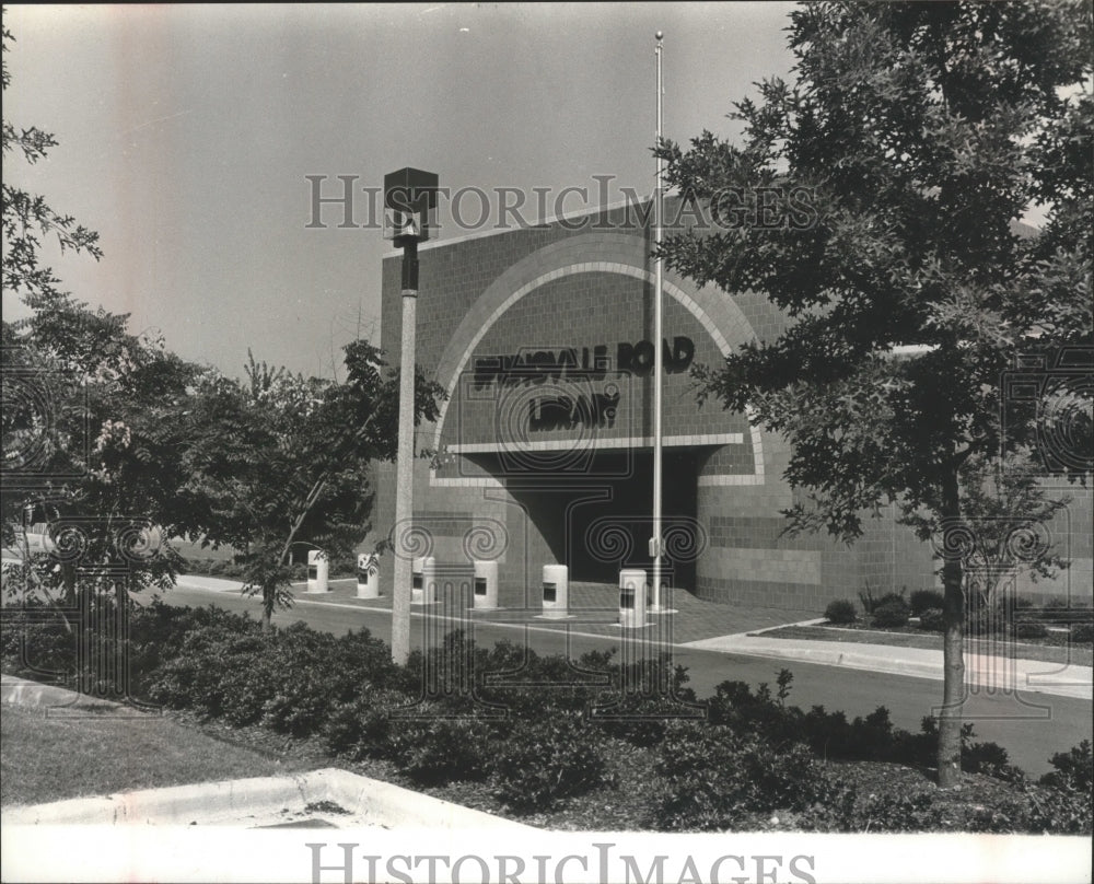 1982 Press Photo Alabama-Birmingham-Arched window at Springville branch library. - Historic Images