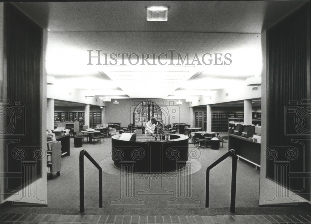 1981 Press Photo Alabama-Birmingham-Springville Road regional library interior. - Historic Images