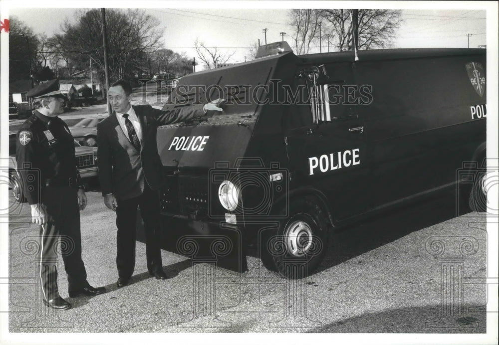 1991 Press Photo Alabama-Birmingham Police show off new Riot cars. - abna06227 - Historic Images