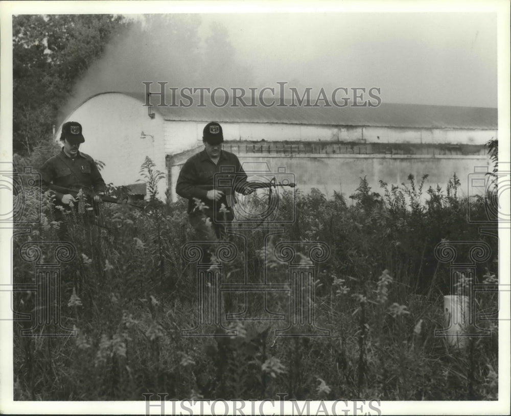 1981 Press Photo Alabama-Birmingham Police Swat Team members with their rifles. - Historic Images