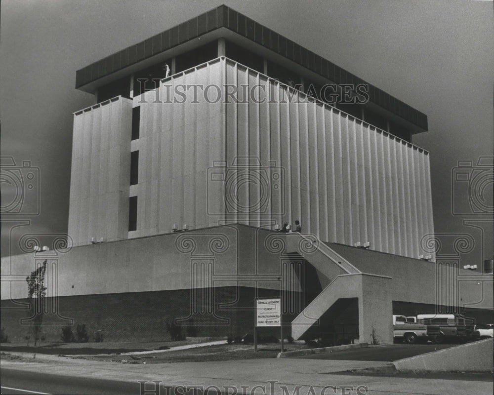 1975 Press Photo University Medical Center Optometry School, Birmingham, AL - Historic Images