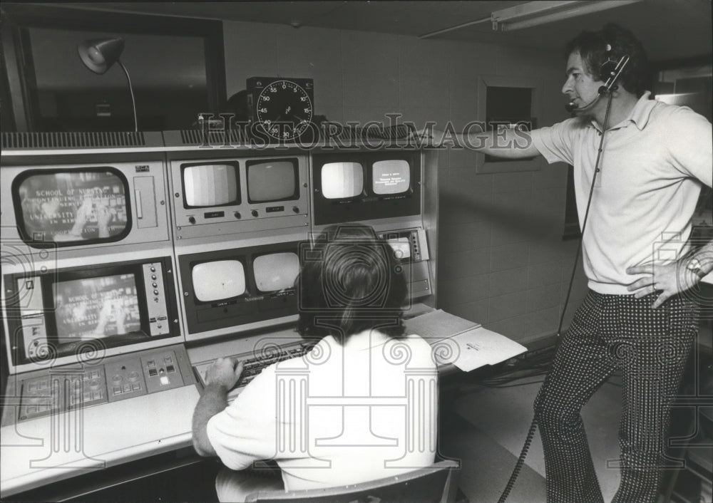 1977 Press Photo Mixing Board at UAB Medical Center Nursing School, Birmingham - Historic Images