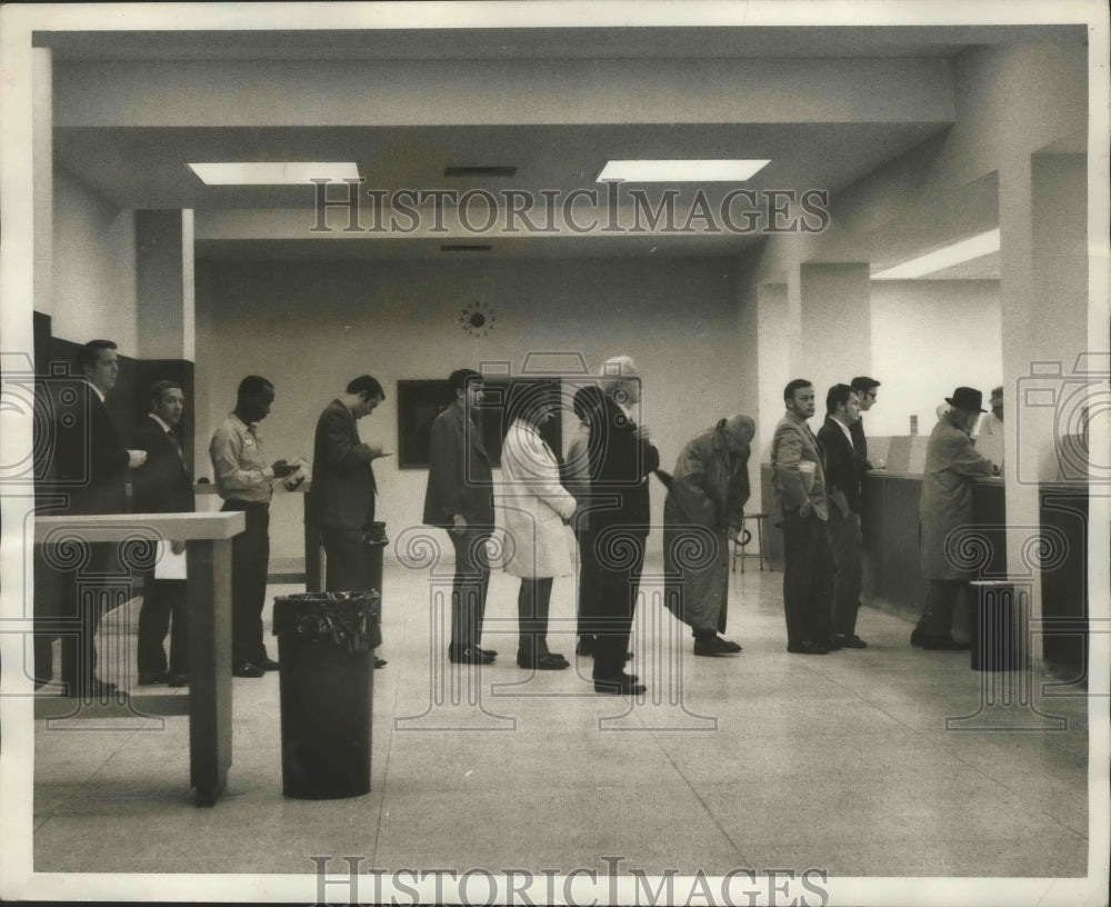 1970 Press Photo Customer Line at New Post Office in Birmingham, Alabama - Historic Images