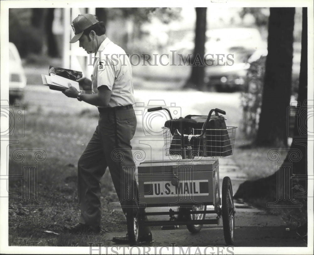 1982 Press Photo May Blackburn, Birmingham, Alabama, Mailman - abna06303 - Historic Images