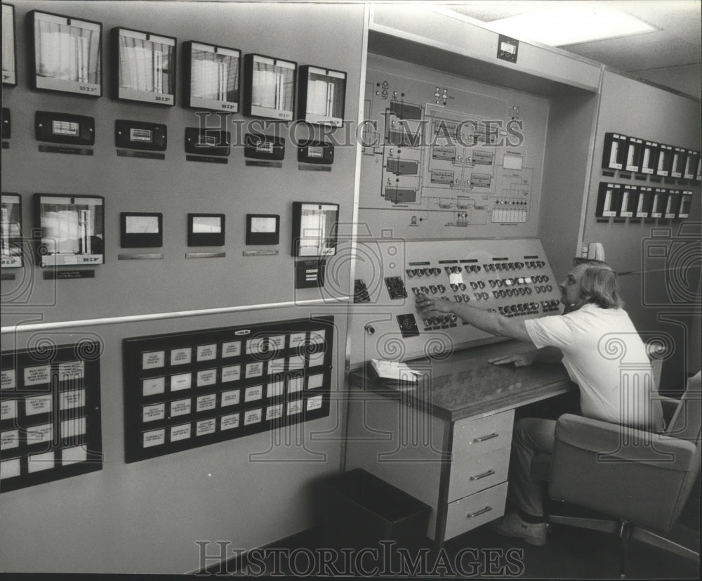 1980 Press Photo Alabama-Birmingham Control room at H.Y. Carson plant in Pinson. - Historic Images