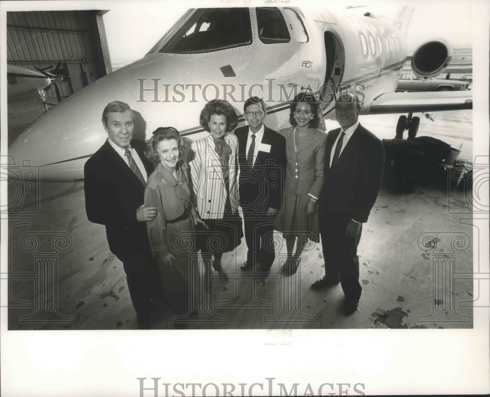 1987 Press Photo Birmingham-Southern College &quot;Gala 8&quot; Arrive at Airport, Alabama - Historic Images