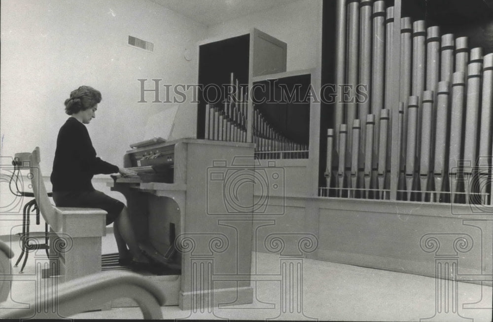 1966 Press Photo Organist Mrs. J.H. Malone, Birmingham-Southern College, Alabama - Historic Images