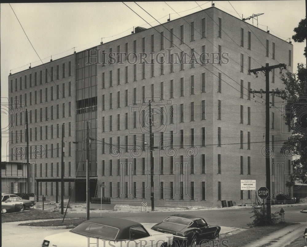 1974 Press Photo Alabama-Birmingham&#39;s St. Vincent&#39;s doctors&#39; office building. - Historic Images