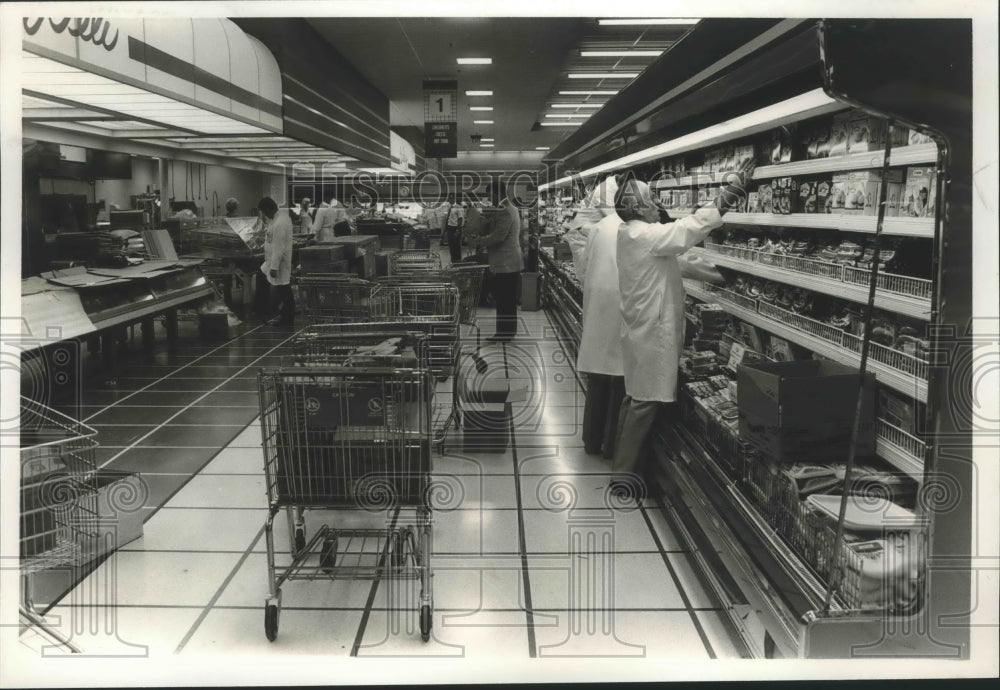 1988 Press Photo Alabama-Birmingham-Workers and customers in Bruno&#39;s Food World. - Historic Images