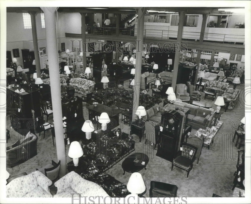 1981 Press Photo Alabama-Birmingham&#39;s Calder downtown furniture store interior. - Historic Images