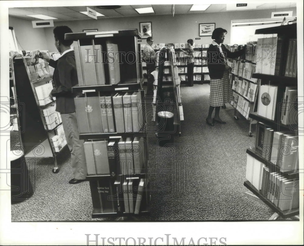 1981 Press Photo Alabama-Birmingham&#39;s U.S. Government Book Store interior. - Historic Images
