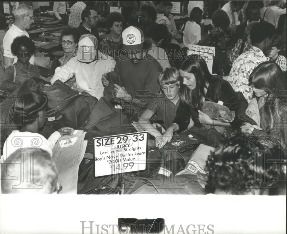 1981 Press Photo Day after Thanksgiving, Tillman-Levenson, Birmingham, Alabama - Historic Images