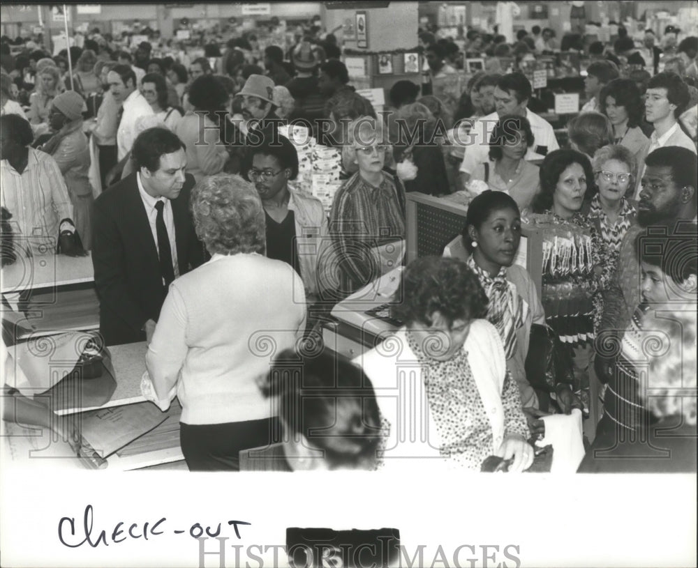 1981 Press Photo Tillman-Leveinson Checkout, Day After Thanksgiving, Birmingham - Historic Images