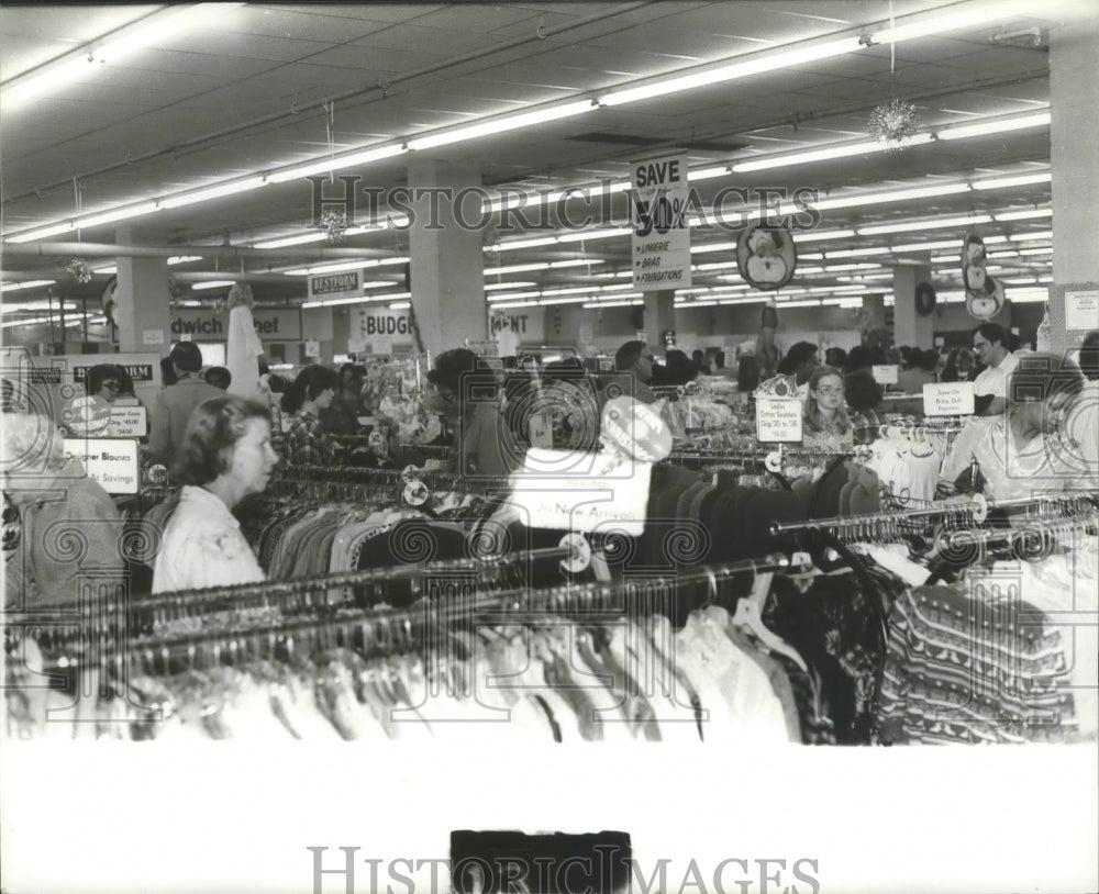 1981 Press Photo Tillman-Levenson Shoppers, Day After Thanksgiving, Birmingham - Historic Images