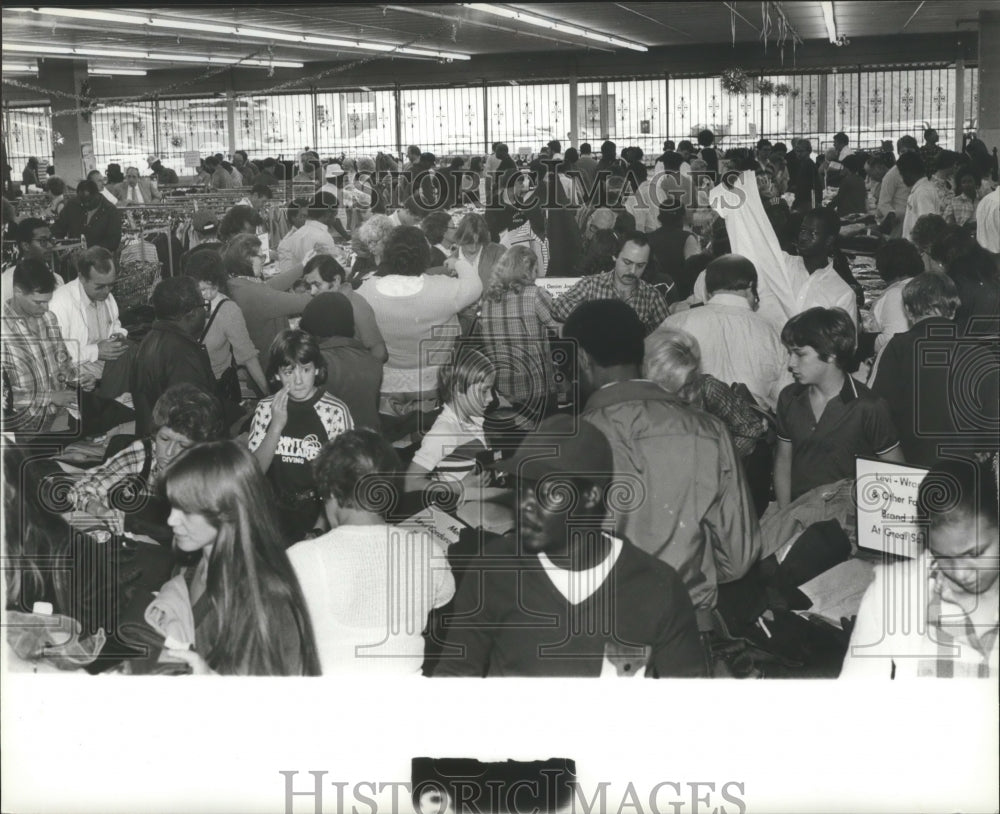 1981 Press Photo Alabama-Birmingham&#39;s Shopper at Tillman-Levenson store. - Historic Images