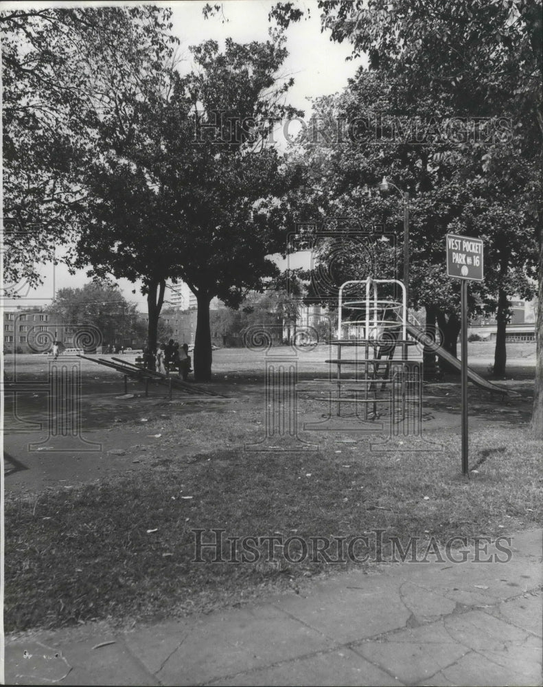 1978 Press Photo Alabama-Families gather at Birmingham&#39;s Vest Pocket Park. - Historic Images