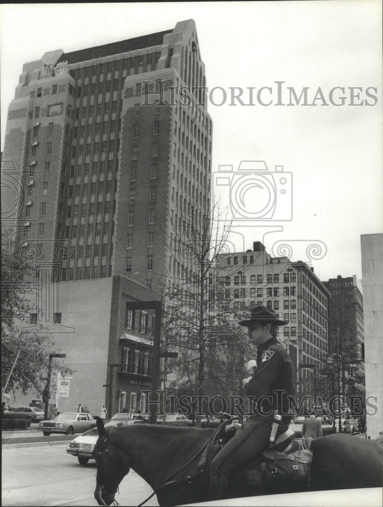 1980 Press Photo Alabama-Birmingham Police Department Mounted Patrol Officer. - Historic Images
