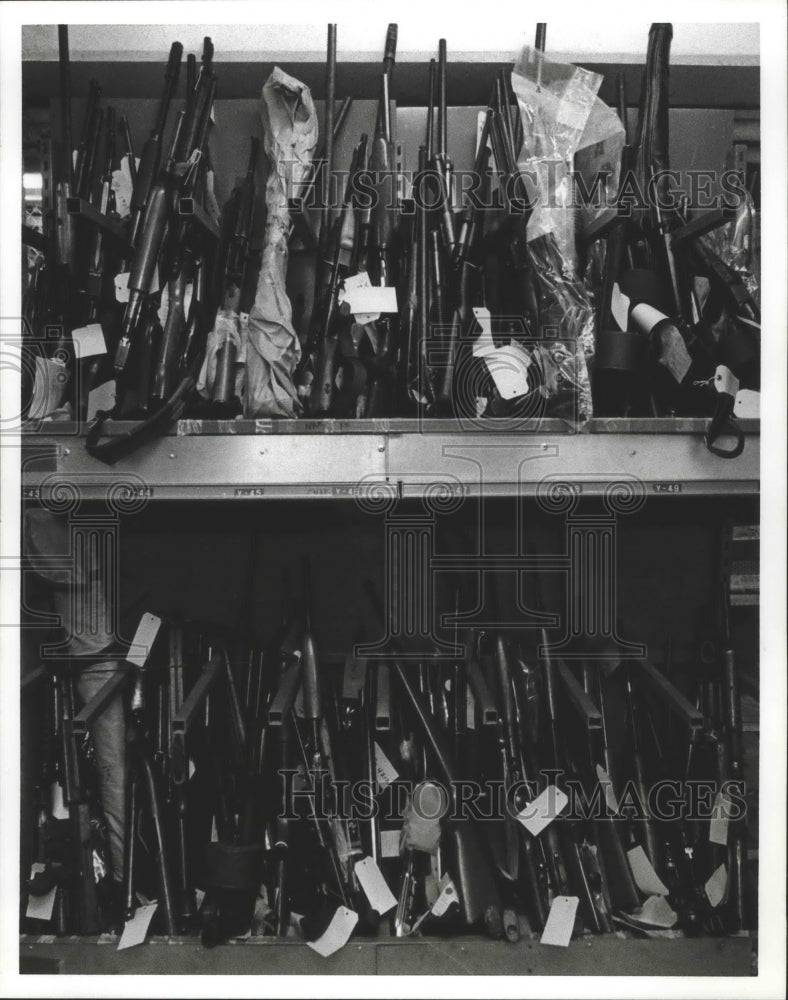 1992 Press Photo Alabama-Some of the weapons in Birmingham Police property room. - Historic Images