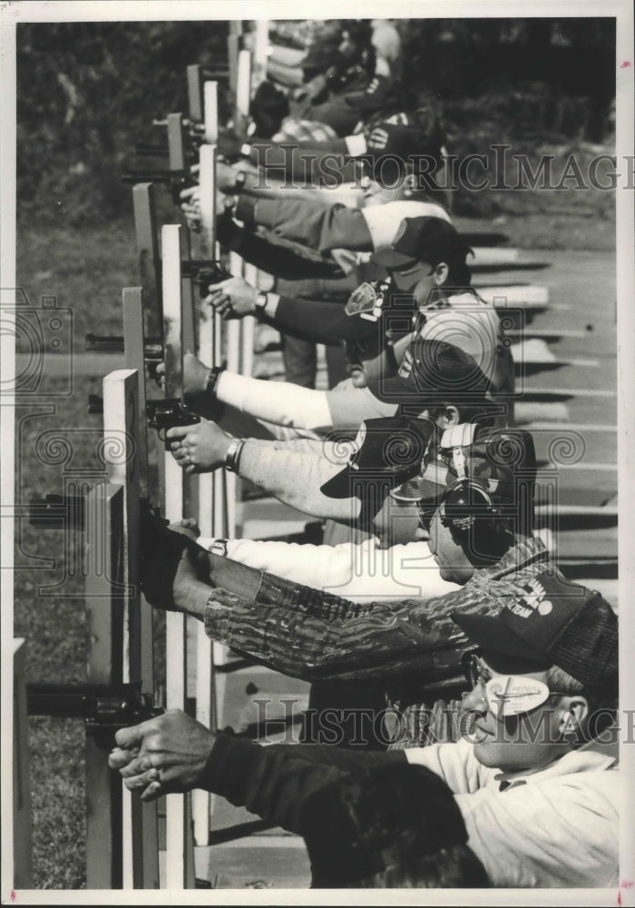 1989 Press Photo Alabama-Birmingham Police officers firing their pistols. - Historic Images