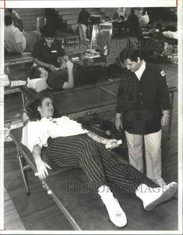 1991 Press Photo Alabama-Minor High School students gives blood to Red Cross. - Historic Images