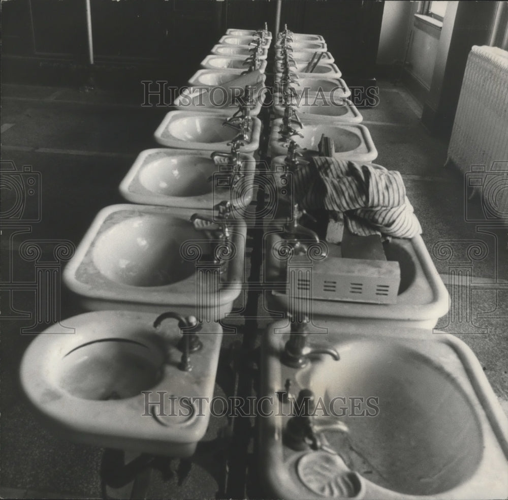 1978 Alabama-Birmingham School washing facilities.-Historic Images