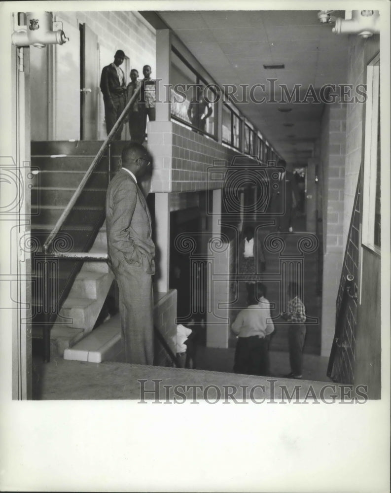 Press Photo Alabama-Students and teachers in hallways inside Birmingham school. - Historic Images