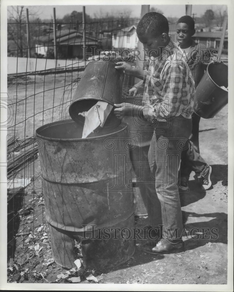 Press Photo Alabama-Young men empty classroom garbage at Birmingham school. - Historic Images