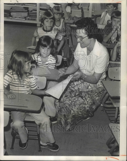 1978, Alabama-Birmingham's Rutledge students meet their new teacher. - Historic Images