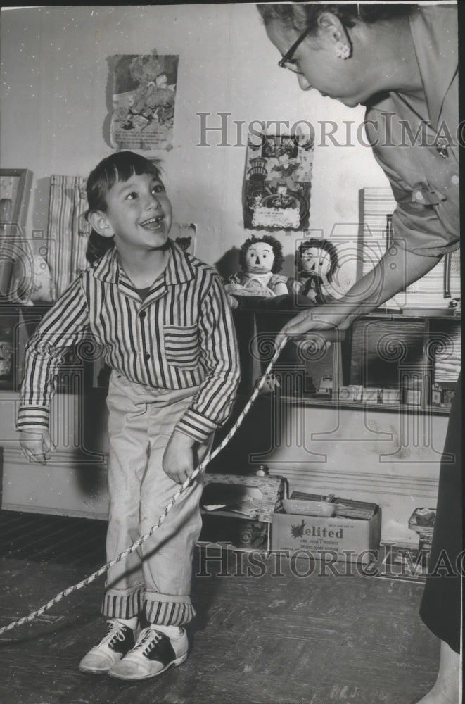 1957 Press Photo Alabama-Child skips rope at Birmingham's Opportunity Center. - Historic Images