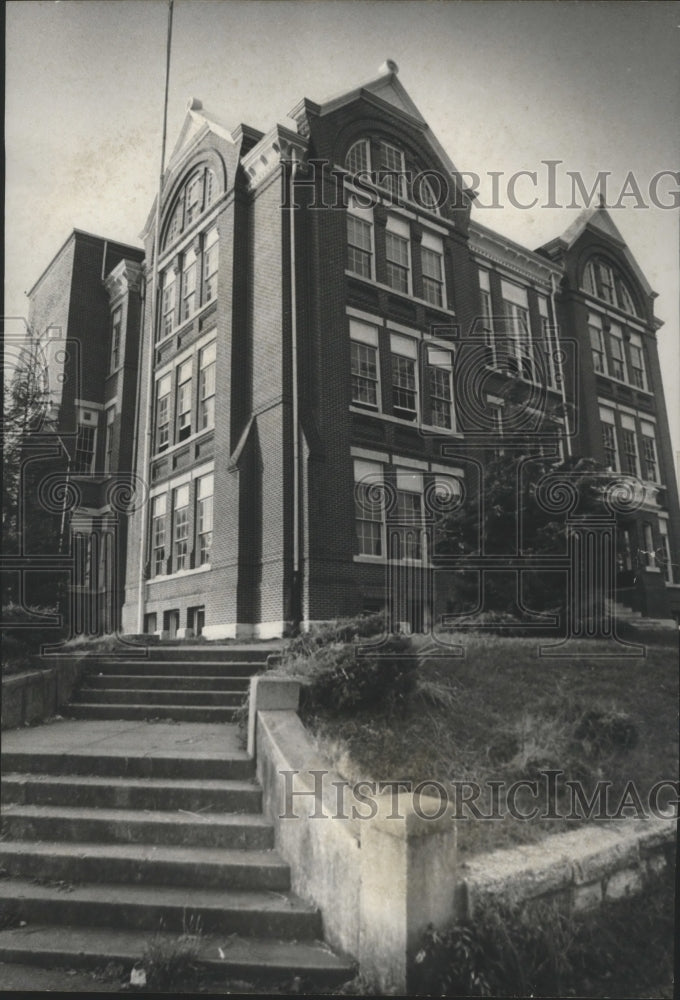 1976, Alabama Birmingham&#39;s Powell School is now a historic site. - Historic Images