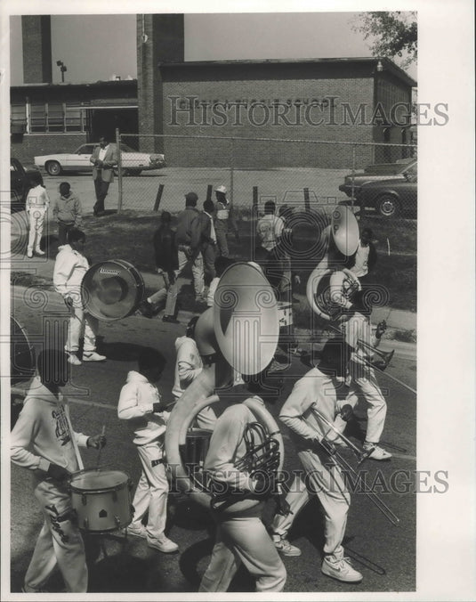 1988 Press Photo Alabama-Birmingham's Tuggle School marching band in a parade. - Historic Images