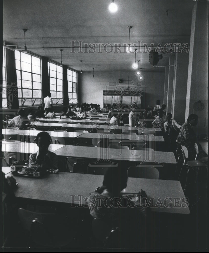 1977 Alabama-Children in Birmingham&#39;s Wenonah Elementary  lunchroom.-Historic Images