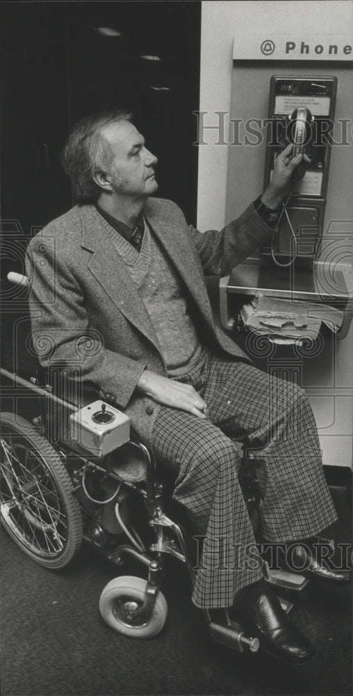 1979 Burl Jerry Jackson uses a pay phone in Birmingham, Alabama-Historic Images