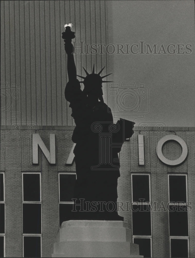 1983 Press Photo &quot;Miss Liberty&quot; Symbolically Lights Torchmark Way, Birmingham - Historic Images