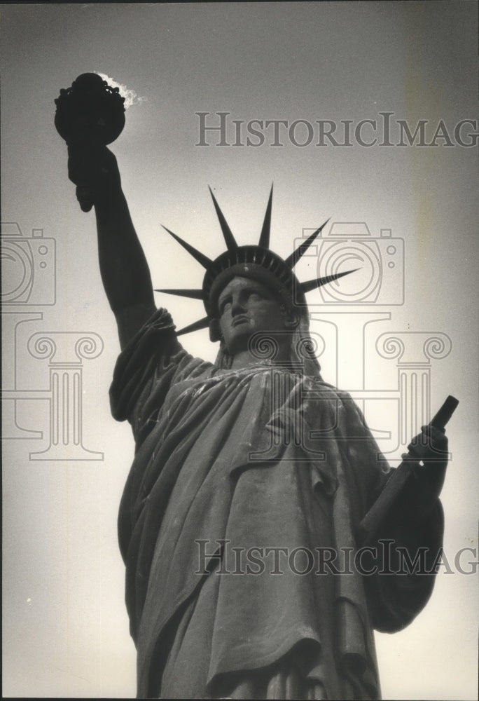 1983 Press Photo &quot;Miss Liberty&quot;, Liberty National Bank, Birmingham, Alabama - Historic Images