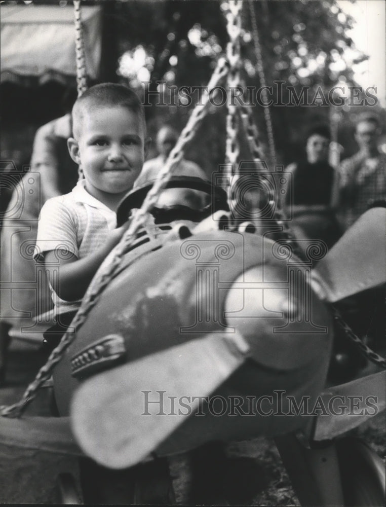 1961 Press Photo Alabama-Birmingham-Child on ride at Fair Park (Kiddieland) - Historic Images